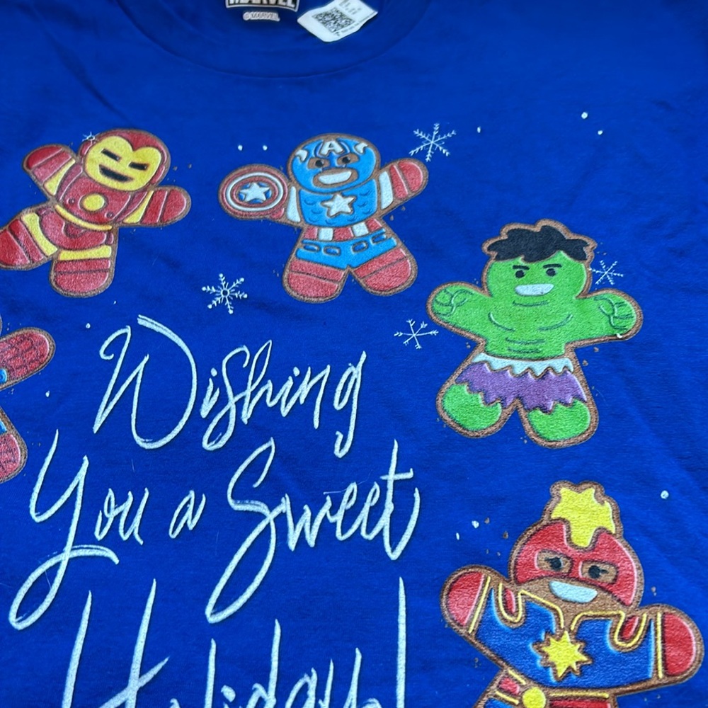 NWOT Marvel Christmas t shirt - Picture 3 of 5
